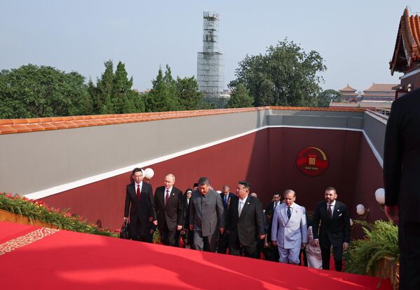 ՌԴ նախագահ Վլադիմիր Պուտինը, Չինաստանի նախագահ Սի Ծինփինը, ԿԺԴՀ պետական գործերի նախագահ Կիմ Չեն Ընը և Պակիստանի վարչապետ Շահբազ Շարիֆը - Sputnik Արմենիա