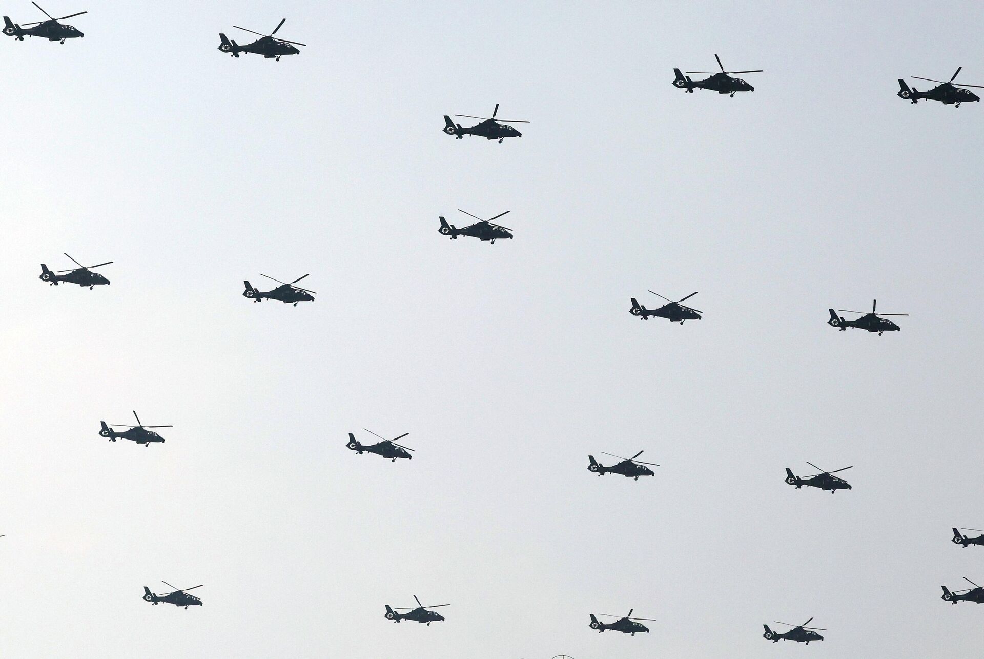 Воздушная часть военного парада на площади Тяньаньмэнь в Пеккине в честь 80-й годовщины Победы китайского народа в войне сопротивления Японии и окончания Второй мировой войны (3 сентября 2025). Пекин - Sputnik Արմենիա, 1920, 03.09.2025