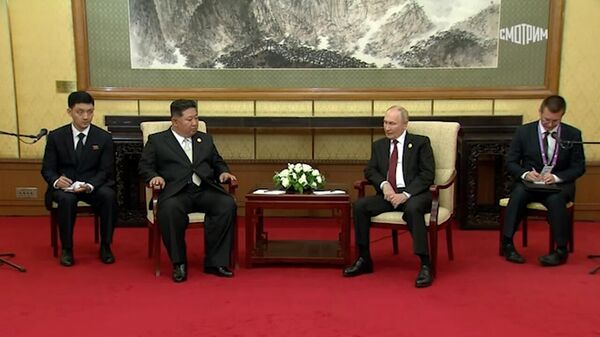 Владимир Путин от имени российского народа поблагодарил Ким Чен Ына за участие в борьбе с современным неонацизмом - Sputnik Армения