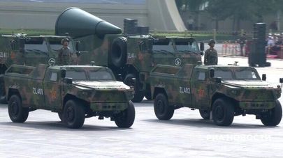  Колонна ракет с ядерными боеголовками на параде в Китае (3 сентября 2025). Пекин