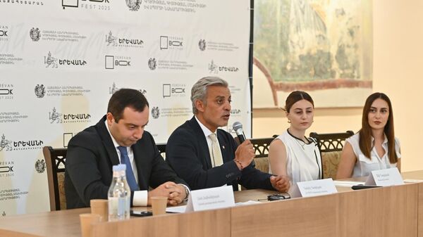 Пресс-конференция, посвященная 8-му Ереванскому международному книжному фестивалю (3 сентября 2025). Еревaн - Sputnik Армения