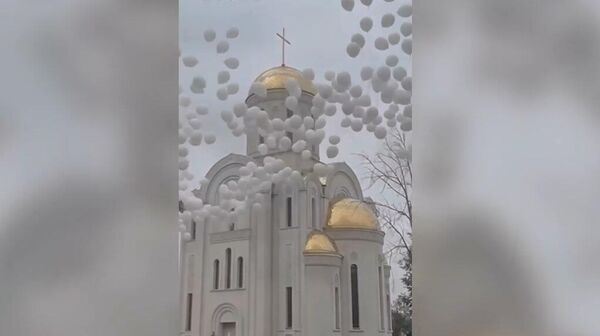 Звуки колокола и белые шары: в Беслане проходит третий день траурных мероприятий - Sputnik Армения