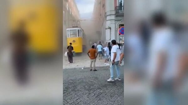 По меньшей мере 15 человек погибли после схода с рельсов фуникулера «Глория» в центре Лиссабона - Sputnik Армения