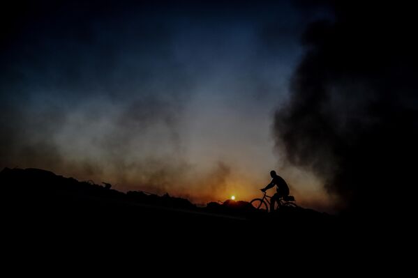 Палестинцы передвигаются на автомобилях, конных повозках и пешком - Sputnik Армения