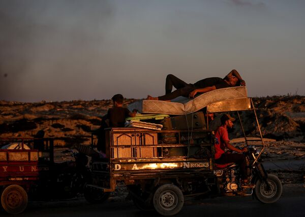 Сейчас наблюдается активное перемещение палестинцев с севера сектора, где расположен город Газа, на юг - Sputnik Армения