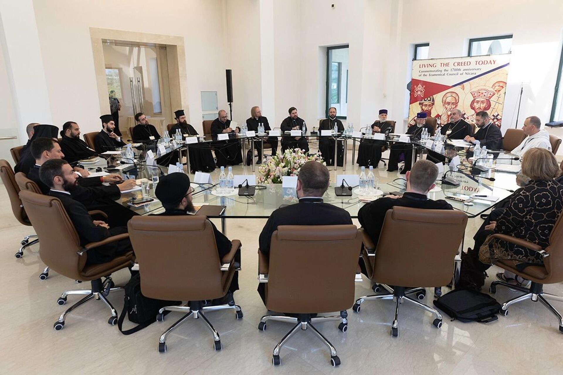 Католикос Гарегин II на межцерковной конференции, посвящённой 1700-летию Первого Вселенского Никейского собора (4 сентября 2025). Эчмиадзин - Sputnik Արմենիա, 1920, 04.09.2025