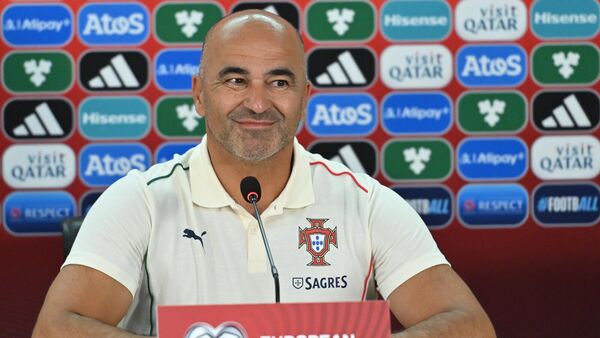 Главный тренер сборной Португалии Роберто Мартинес на предматчевой пресс-конференции (5 сентября 2025). Еревaн - Sputnik Армения