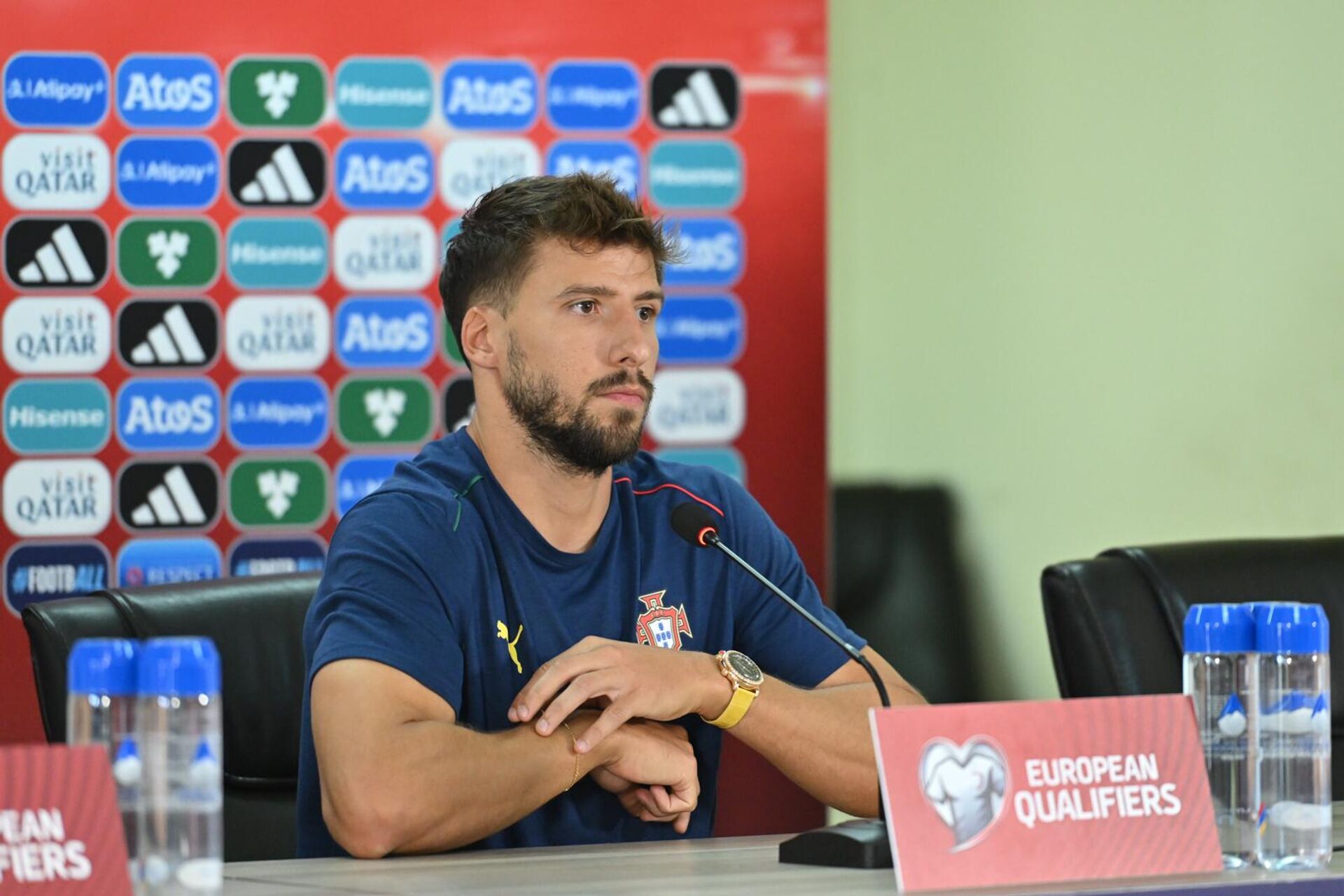 Центральный защитник сборной Португалии Рубен Диаш на предматчевой пресс-конференции (5 сентября 2025). Еревaн - Sputnik Армения, 1920, 05.09.2025