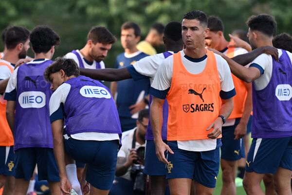 Криштиану Роналду во время предматчевой тренировки сборной Португалии (5 сентября 2025). Еревaн - Sputnik Армения