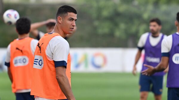 Криштиану Роналду во время предматчевой тренировки сборной Португалии (5 сентября 2025). Еревaн - Sputnik Армения