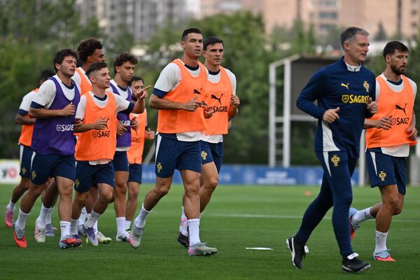 Криштиану Роналду во время предматчевой тренировки сборной Португалии (5 сентября 2025). Еревaн - Sputnik Армения