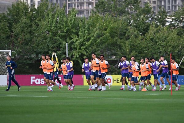 Криштиану Роналду во время предматчевой тренировки сборной Португалии (5 сентября 2025). Еревaн - Sputnik Армения