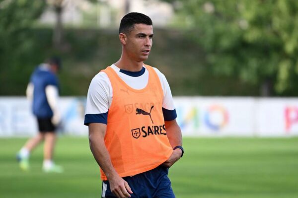 Криштиану Роналду во время предматчевой тренировки сборной Португалии (5 сентября 2025). Еревaн - Sputnik Армения