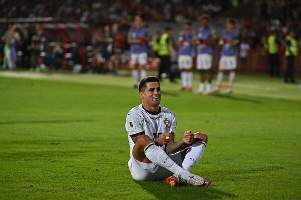 Футболист сборной Португалии празднует забитый гол  - Sputnik Армения