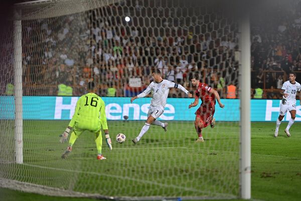 Криштиану Роналду забивает гол в ворота сборной Армении - Sputnik Армения