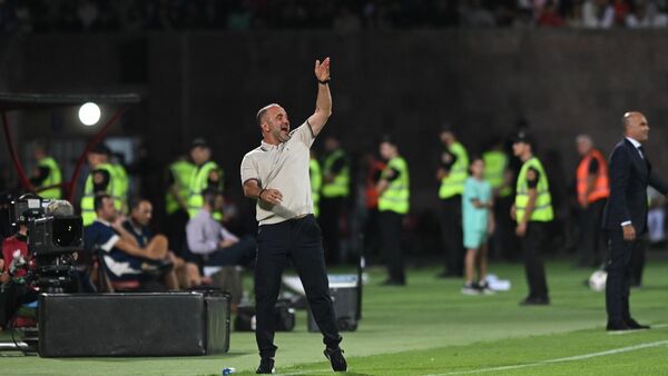 Главный тренер сборной Армении по футболу Егише Меликян во время отборочного матча чемпионата мира по футболу 2026 года между Арменией и Португалией на Республиканском стадионе (6 сентября 2025). Еревaн Главный тренер сборной Армении по футболу Егише Меликян во время отборочного матча чемпионата мира по футболу 2026 года между Арменией и Португалией на Республиканском стадионе (6 сентября 2025). Еревaн - Sputnik Армения