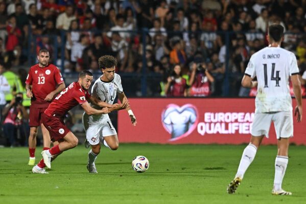 Ваган Бичахчян во время отборочного матча чемпионата мира по футболу 2026 года между Арменией и Португалией на Республиканском стадионе (6 сентября 2025). Еревaн - Sputnik Армения