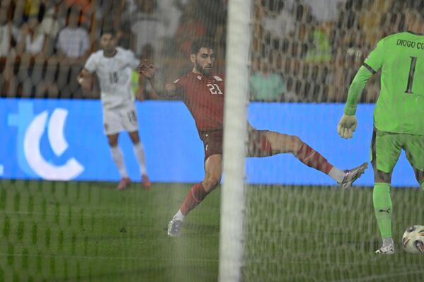 Наир Тикнизян во время отборочного матча чемпионата мира по футболу 2026 года между Арменией и Португалией на Республиканском стадионе (6 сентября 2025). Еревaн - Sputnik Армения