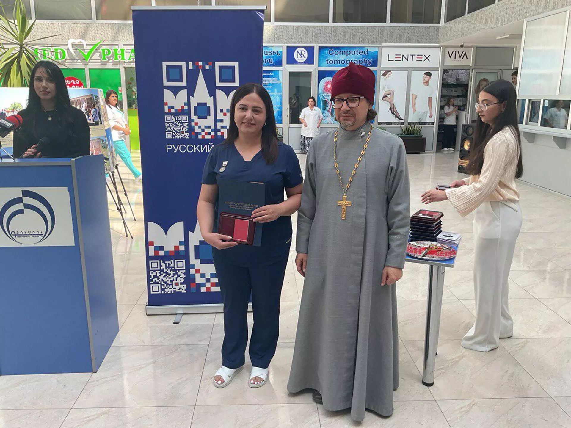 Генконсул России Игорь Титов принял участие в церемонии награждения медработников Ширакской области и российского военного госпиталя медалями Сестра милосердия Е.Бакунина (9 сентября 2025). Гюмри - Sputnik Արմենիա, 1920, 09.09.2025