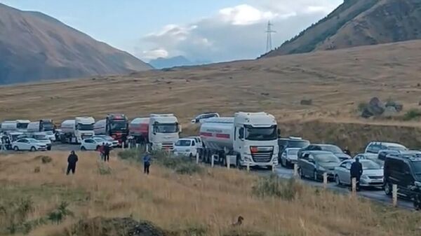 Дорога Мцхета-Степанцминда-Ларс закрыта в результате оползня - Sputnik Արմենիա