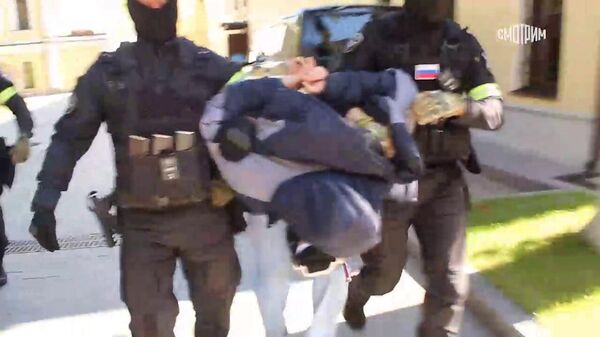 Кадры задержания мужчины, финансировавшего ВСУ - Sputnik Армения