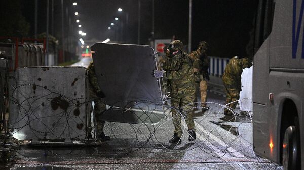 Польские пограничники обустраивают заграждение на белорусско-польской границе - Sputnik Արմենիա
