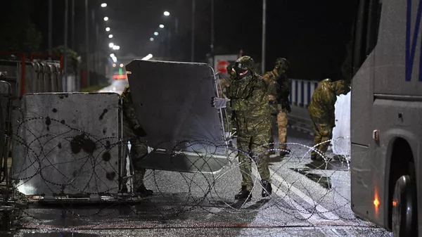 Польские пограничники обустраивают заграждение на белорусско-польской границе - Sputnik Армения