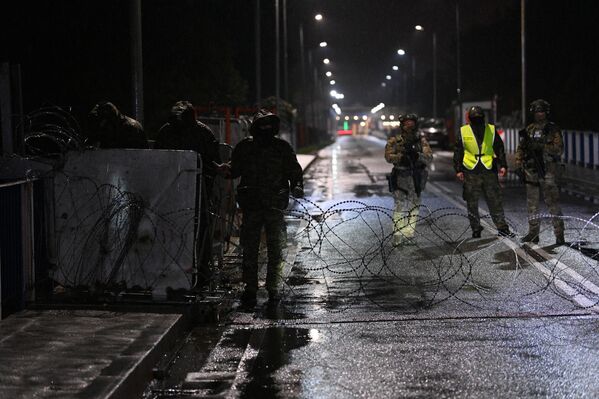 Լեհ սահմանապահները ցանկապատ են տեղադրում Բելառուսի և Լեհաստանի սահմանին - Sputnik Արմենիա