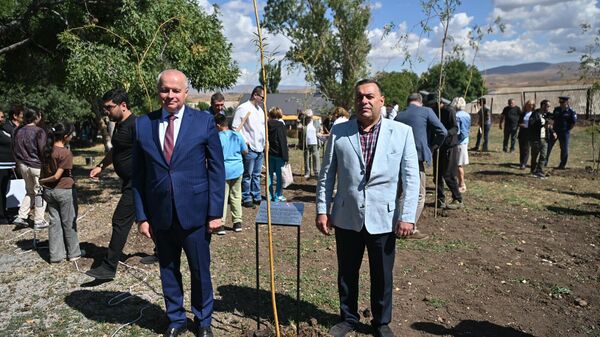 Բարեկամության ծառատունկ Ֆանտան գյուղում
 - Sputnik Արմենիա