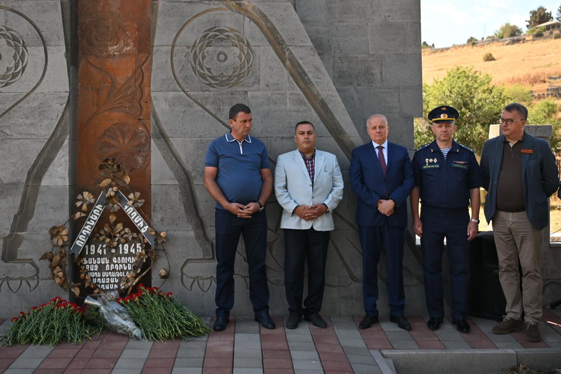 Посол РФ Сергей Копыркин во время мероприятий, посвященных восстановлению мемориала памяти погибших в ВОВ (13 сентября 2025). село Фонтан, Котайкская область - Sputnik Արմենիա, 1920, 13.09.2025