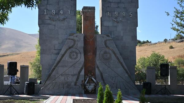  Հայրենական մեծ պատերազմի հերոսներին նվիրված հուշարձանը Ֆանտան գյուղում - Sputnik Արմենիա