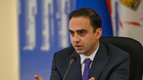 Мэр Еревaна Тигран Авинян во время пресс-конференции (15 сентября 2025). Еревaн - Sputnik Արմենիա