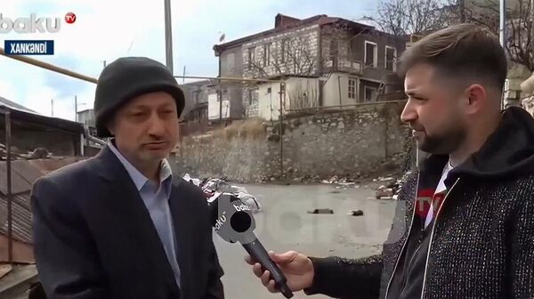 Житель Степанакерта Карен Аванесян дает интервью азербайджанскому телевидению - Sputnik Армения