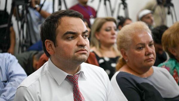 Судебное заседание по делу Предводителя Ширакской епархии архиепископа Микаэла Аджапахяна (15 сентября 2025). Еревaн - Sputnik Армения