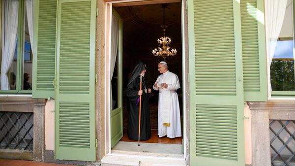 Католикос Гарегин Второй встретился с Папой римским Львом XIV (16 сентября 2025). Ватикан - Sputnik Армения