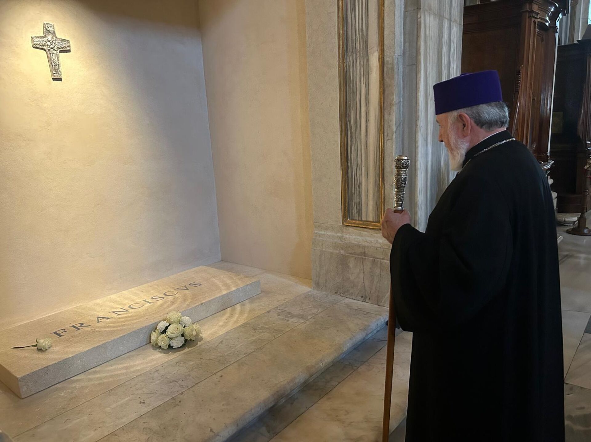 Католикос Гарегин Второй посетил могилу Папы Франциска (16 сентября 2025). Ватикан - Sputnik Արմենիա, 1920, 16.09.2025