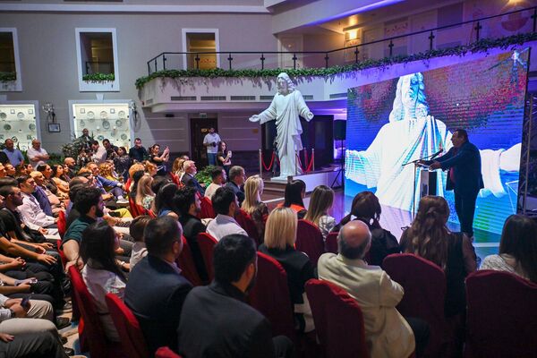 Гагик Царукян на презентации информационного бюро и веб-сайта статуи Иисуса Христа (16 сентября 2025). Еревaн - Sputnik Армения