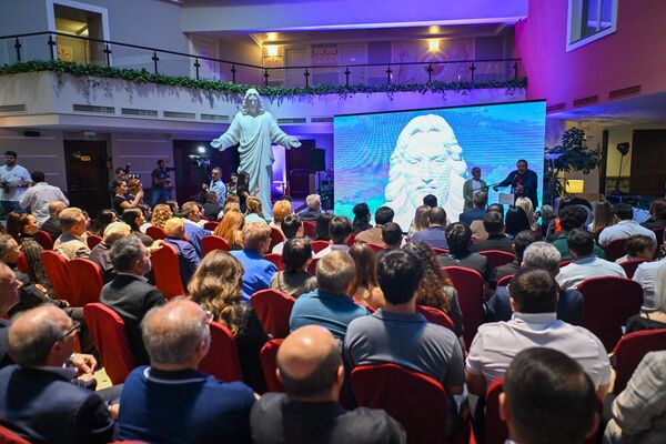 Гагик Царукян на презентации информационного бюро и веб-сайта статуи Иисуса Христа (16 сентября 2025). Еревaн - Sputnik Армения