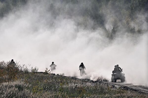 В маневрах было использовано около 10 тысяч систем вооружений и техники. - Sputnik Армения
