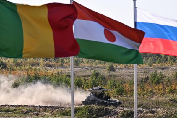 В Кремле сообщили, что участие в учении также приняли Бангладеш, Индия, Иран, Буркина-Фасо, Конго и Мали. - Sputnik Армения