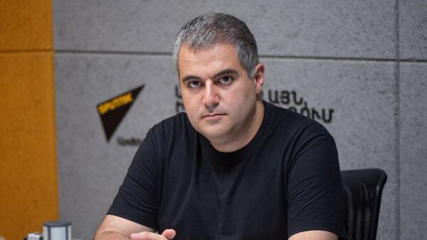 Политолог Грант Микаелян в гостях радио Sputnik - Sputnik Армения