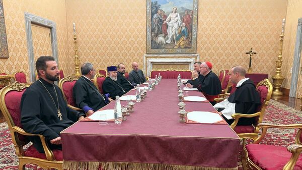 Католикос Гарегин II в ходе своего официального визита в Ватикан встретился с ответственными кардиналами (15-16 сентября 2025). Ватикан - Sputnik Армения