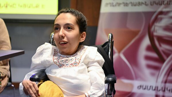 Ануш Геворкян на пресс-конференции на тему Инновации в лечении спинальной мышечной атрофии и значение генной терапии (17 сентября 2025). Еревaн - Sputnik Армения