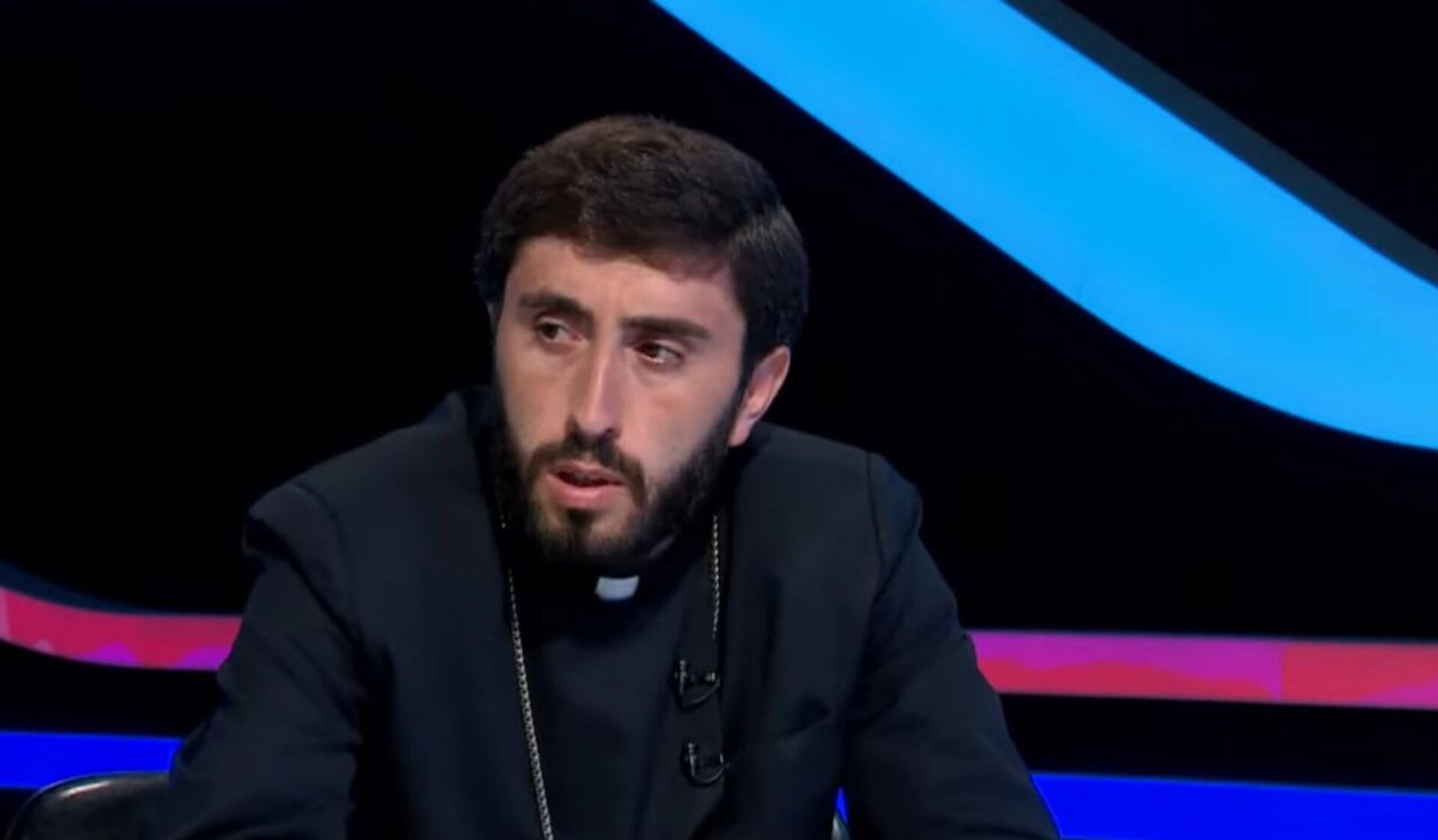 Пастор Ованаванка, отец Арам Асатрян дает интервью Первому каналу (16 сентября 2025). Еревaн - Sputnik Армения, 1920, 15.10.2025