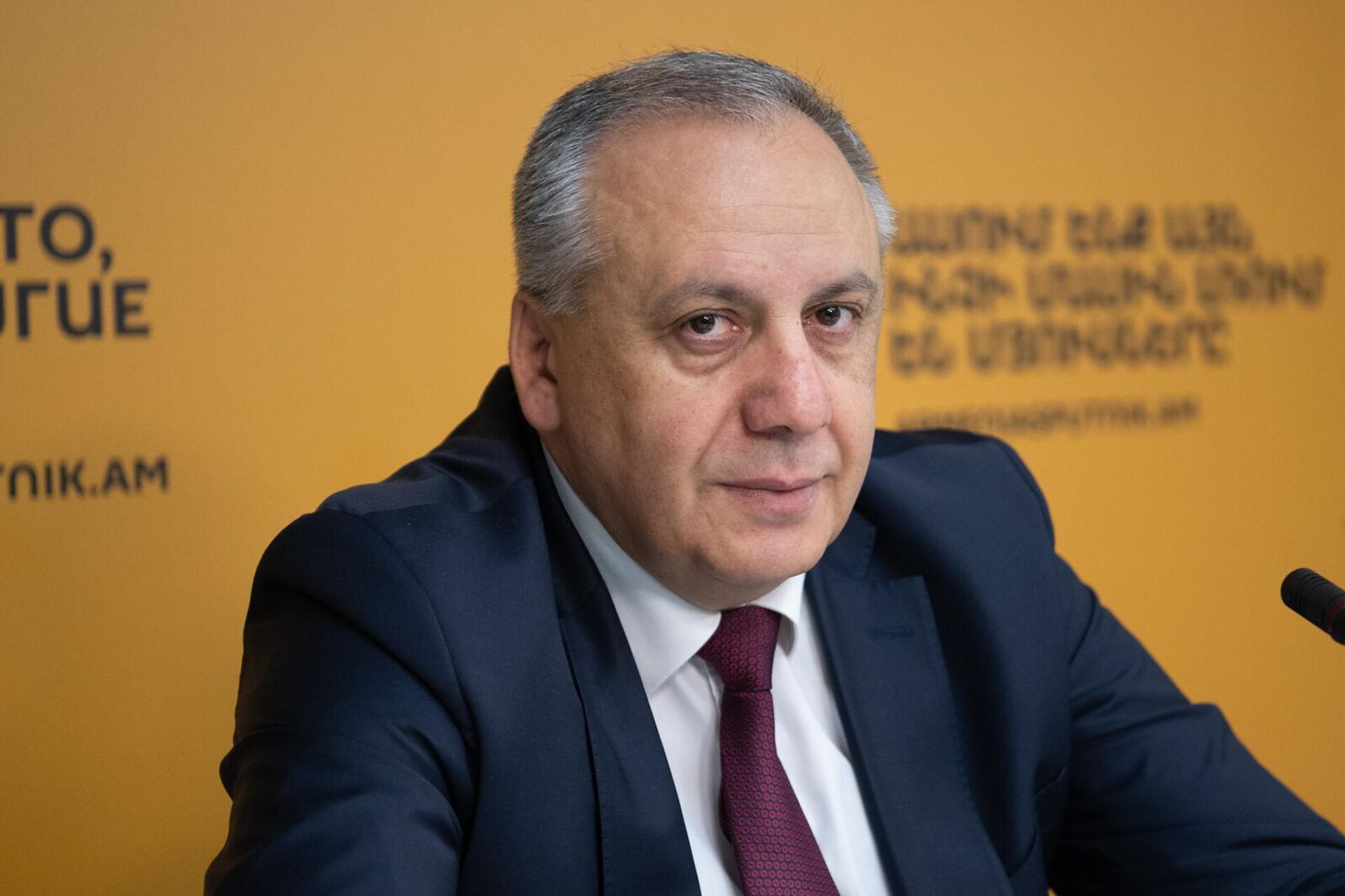 Проректор Российско-Армянского университета по науке Паркев Аветисян во время видеомоста по итогам Евразийского аналитического форума (18 сентября 2025). Еревaн - Sputnik Արմենիա, 1920, 18.09.2025