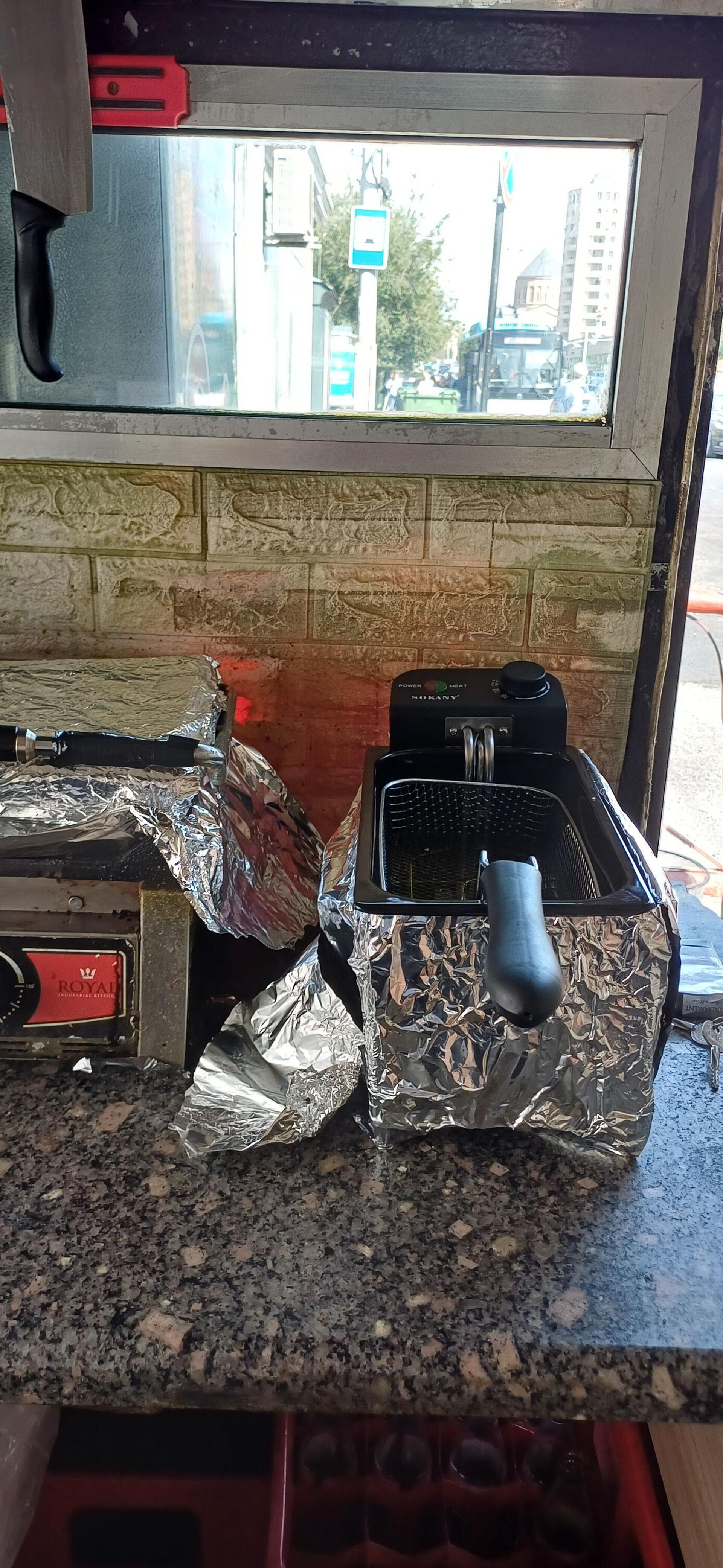 Инспекционный орган безопасности пищевых продуктов приостановил деятельность пункта общественного питания Лав-на Шаурма (Ереван) - Sputnik Армения, 1920, 18.09.2025