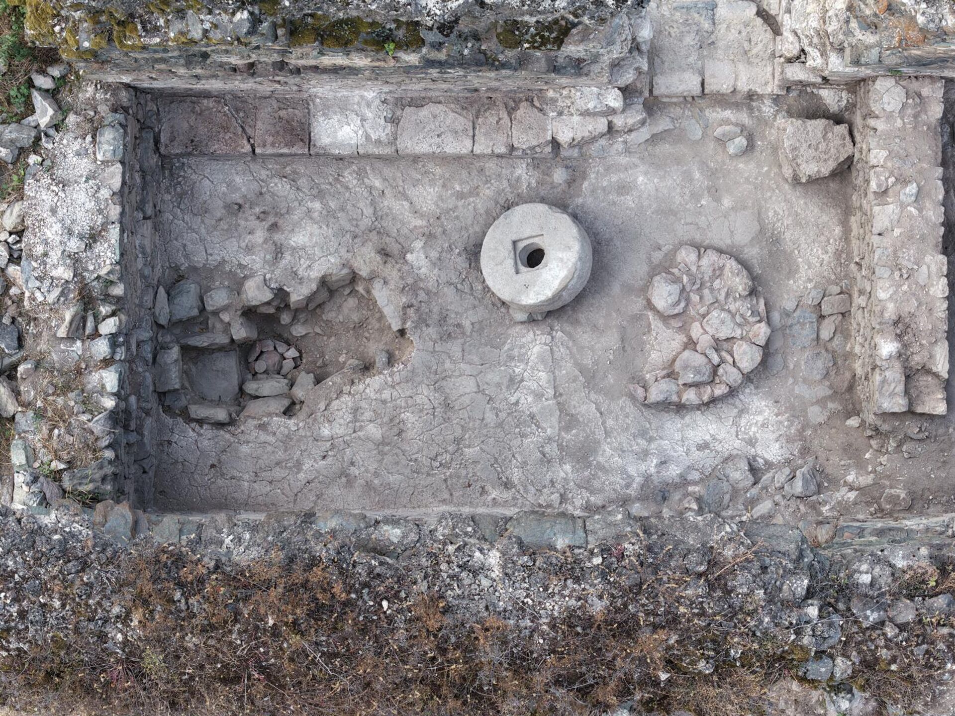 Раннесредневековая косилка на территории капанской цитадели Раннесредневековая косилка на территории капанской цитадели - Sputnik Армения, 1920, 19.09.2025