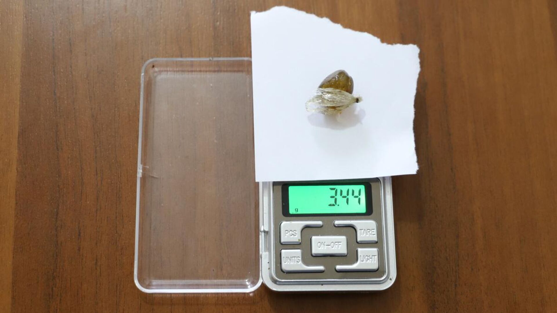 Обнаруженное наркотическое средство в банке из-под меда в передаче для одного из осужденных УИУ Армавир - Sputnik Արմենիա, 1920, 18.09.2025