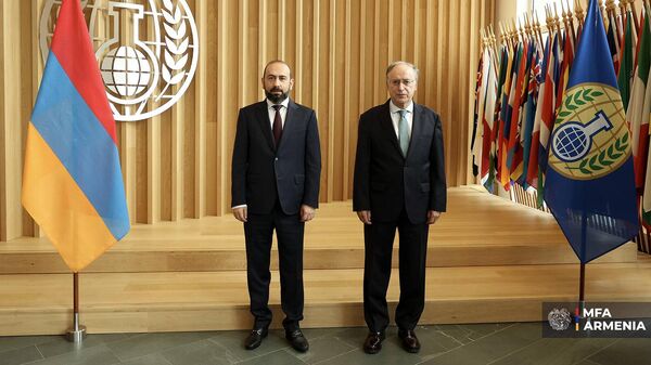 Mинистр иностранных дел Арарат Мирзоян встретился с генеральным секретарем Организации по запрещению химического оружия Фернандо Ариасом (18 сентября 2025). Гаагa Mинистр иностранных дел Арарат Мирзоян встретился с генеральным секретарем Организации по запрещению химического оружия Фернандо Ариасом (18 сентября 2025). Гаагa - Sputnik Армения