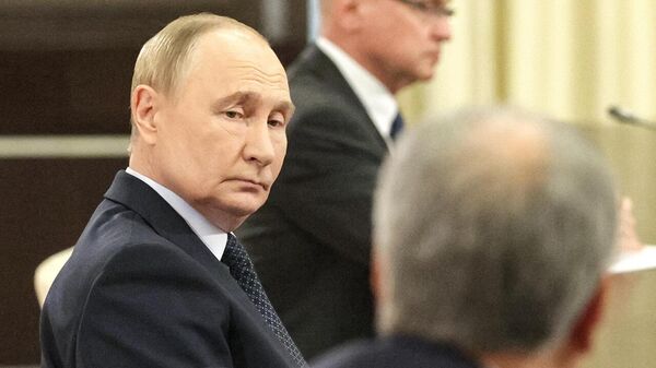 Власти на федеральном и региональном уровне не должны делать вид, что проблемы миграции не существует - Путин - Sputnik Армения